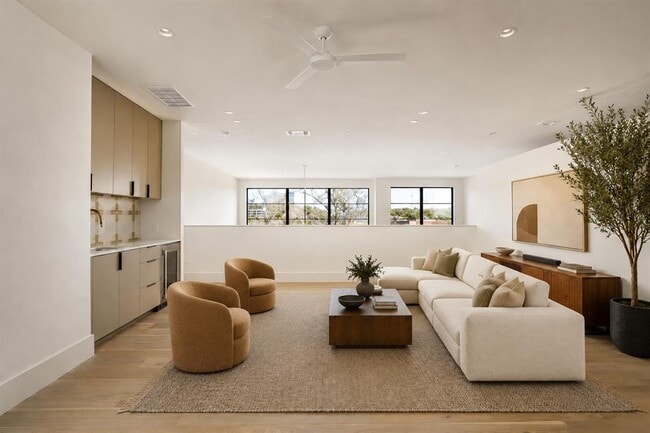 Building Photo - 6102 Forest Hills Dr