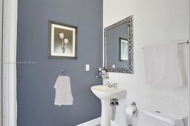 Building Photo - 205 N 31st Ave