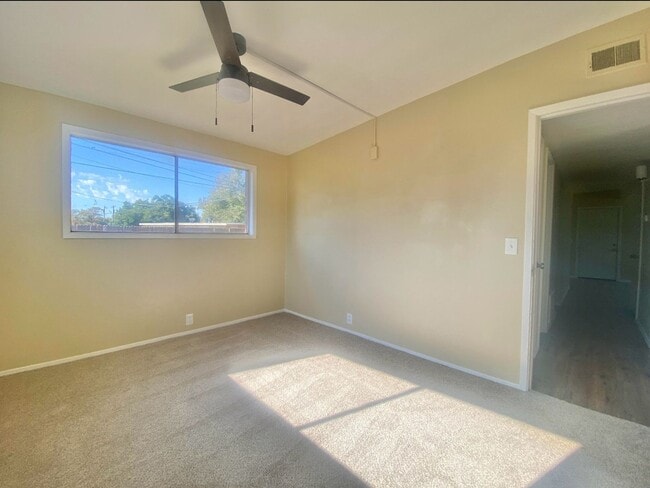 Building Photo - 3 bed 1 bath rental near YMCA now available.