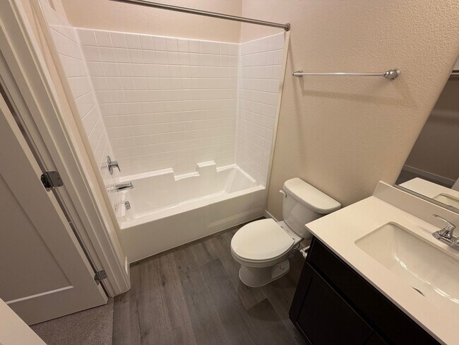 Building Photo - Brand New Townhome in Sparks!