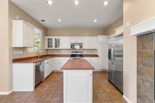 Building Photo - The Hearth of Highlands Ranch - 3bed + off...