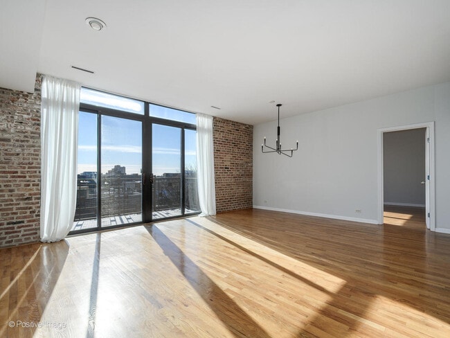 Building Photo - 2225 W Wabansia Ave