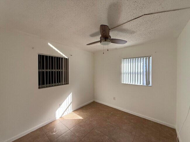 Building Photo - 4715 Weymouth St