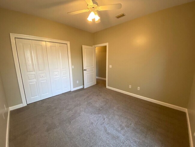 Building Photo - Spacious 3Bed/2Ba Brick Home in Established Neighborhood w/Easy Access to Everything! *SPECIAL: 1...