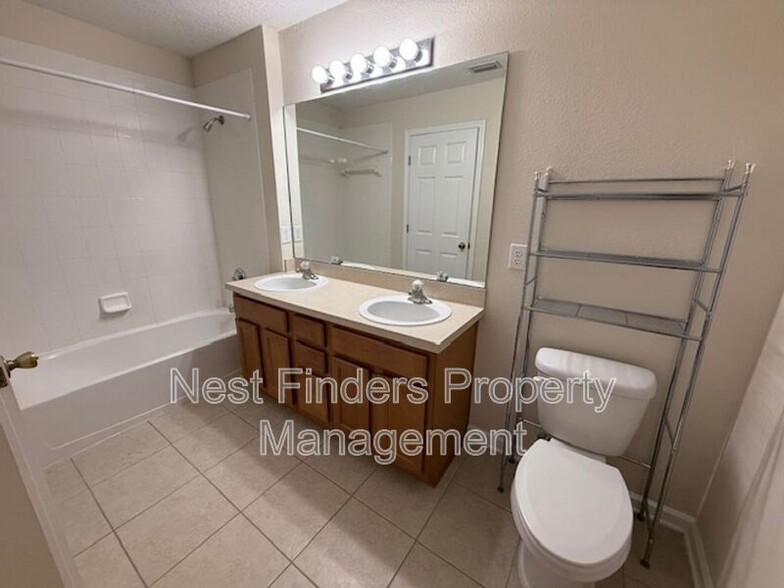 Building Photo - 808 S Black Cherry Dr