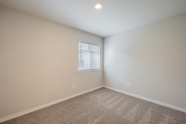 Building Photo - 1014 Davy St