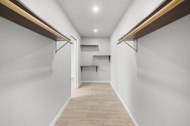 Building Photo - 12995 Clarewood Dr