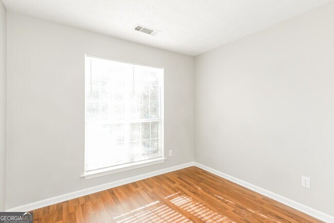 Building Photo - 35 N Greenfield Cir