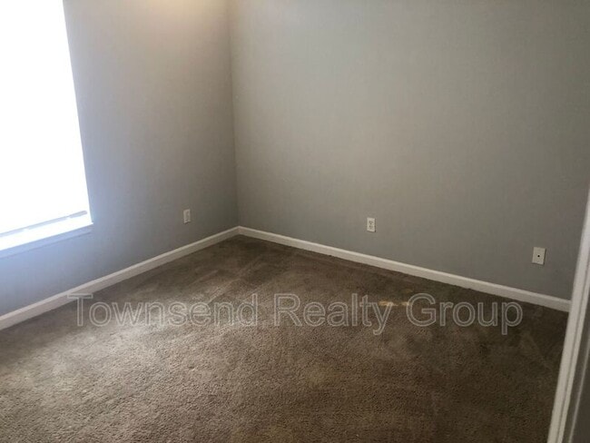 Building Photo - 1930 Gion St