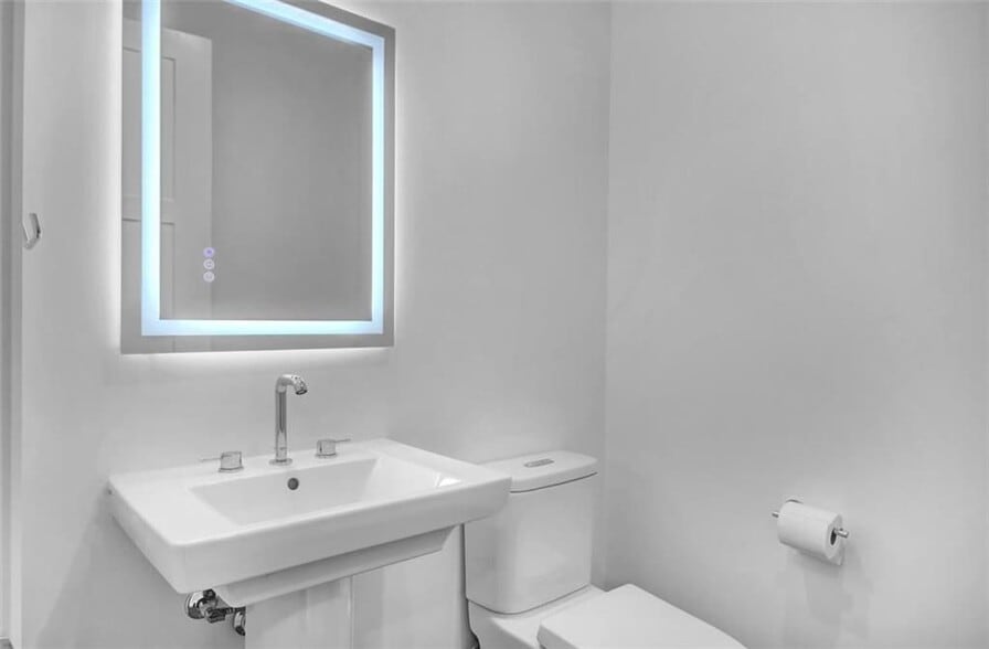 Building Photo - 2425 Peachtree Rd NE