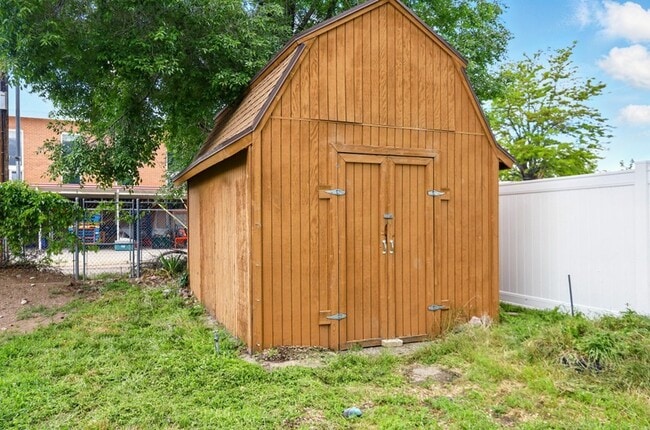Building Photo - 2411 D Ave