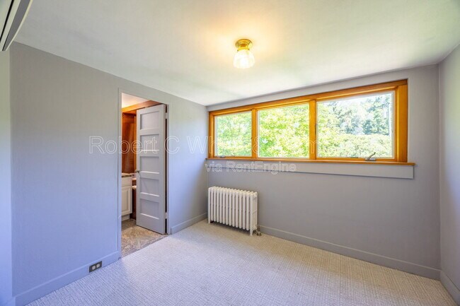 Building Photo - 205 Jinny Hill Rd
