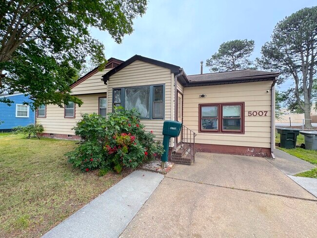 Building Photo - 5007 Hazelwood Rd