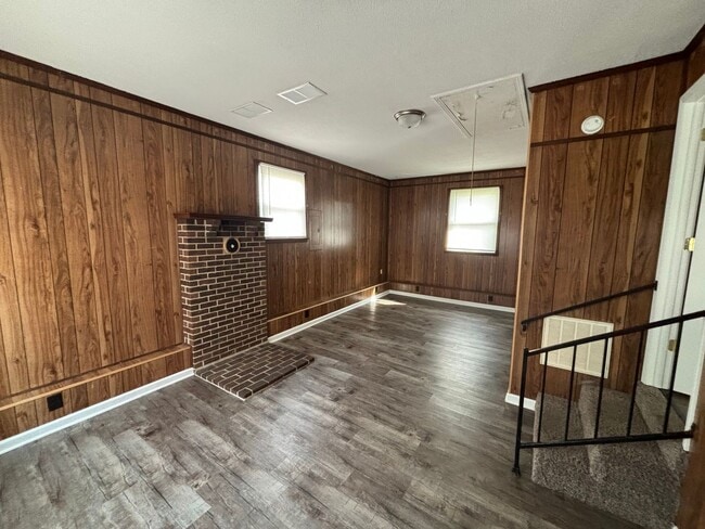 Building Photo - 927 Kenwood Dr