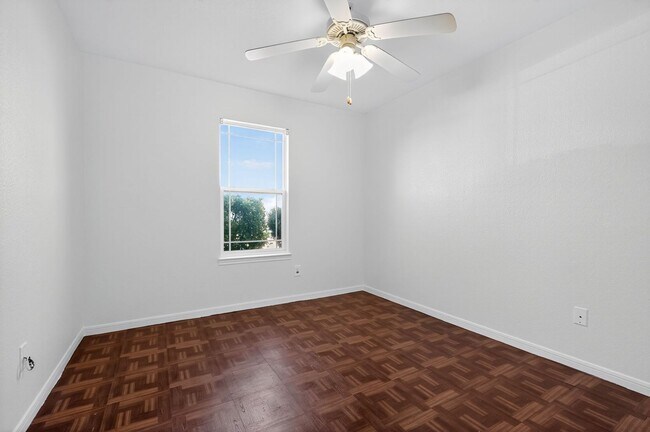 Building Photo - For Rent: Beautiful 5-Bedroom Home in Kill...