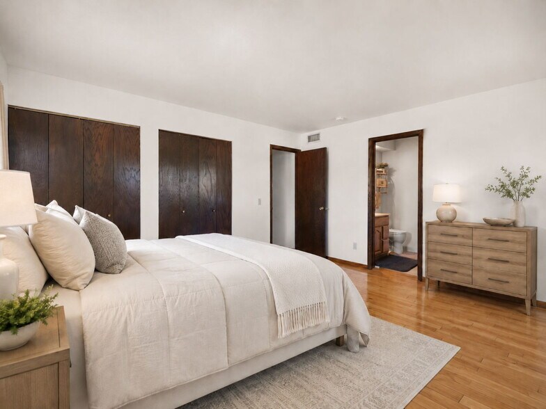 Building Photo - 3622 Rolling Hill Dr