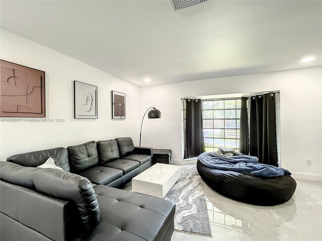 Building Photo - 1751 SW 30th Pl