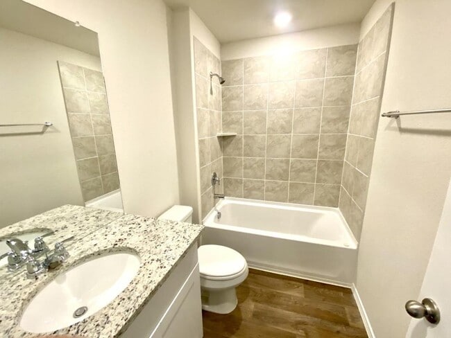 Building Photo - 22507 Green Jacket