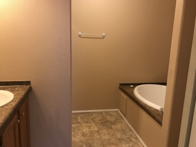 Building Photo - Fully Furnished Nice 3BR/2BA Home