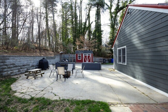 Building Photo - Beautifully renovated large home in CHCCS school district! Available mid-June!