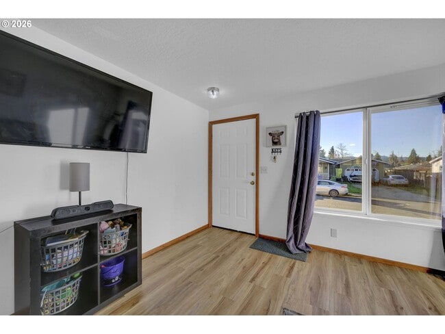 Building Photo - 3 Bed/ 1 Bath Home with RV Parking