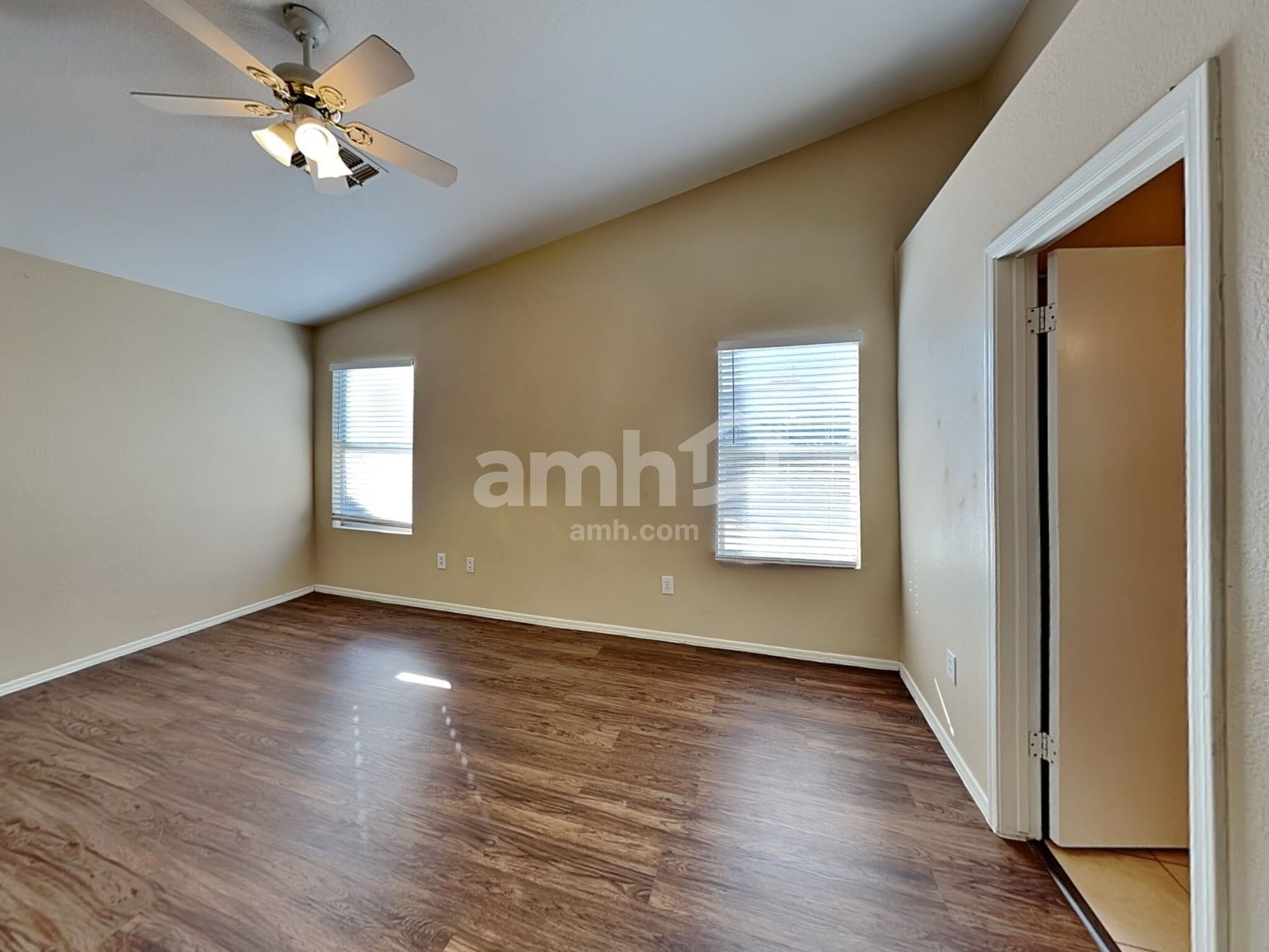 Building Photo - 10455 W Reade Ave