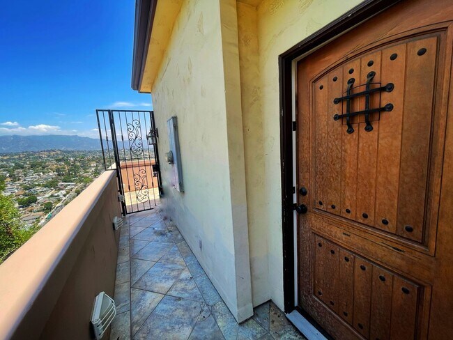 Building Photo - Beautiful Home in the Hills of Los Angeles