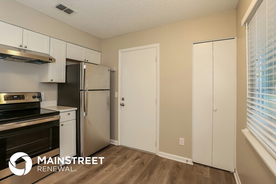 Building Photo - 10805 Naples Ct S