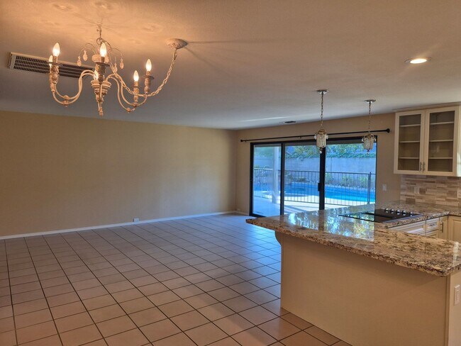 Building Photo - Beautiful  4 bedroom 2.5 bath with loft & Pool