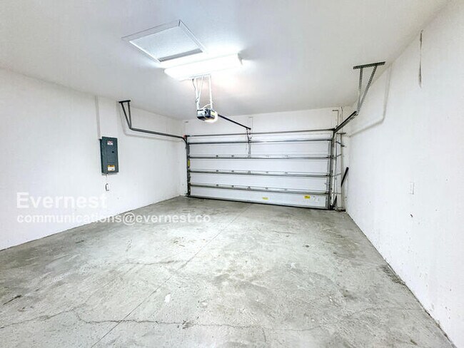 Building Photo - 2554 Ananas Rd