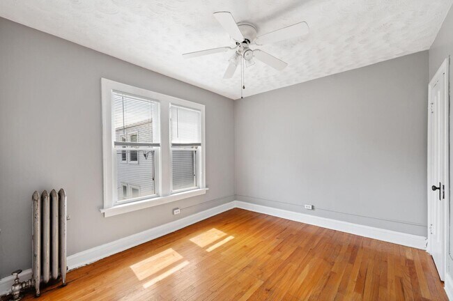 Building Photo - 3725 W Cornelia Ave