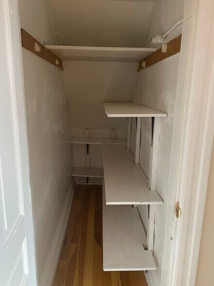 Building Photo - 706 N 6th St