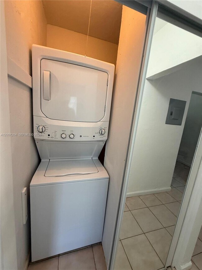 Building Photo - 2483 SW 11th St