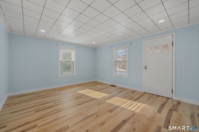 Building Photo - 125 Spithead Rd