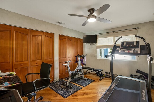 Building Photo - 1746 N Vallejo Way