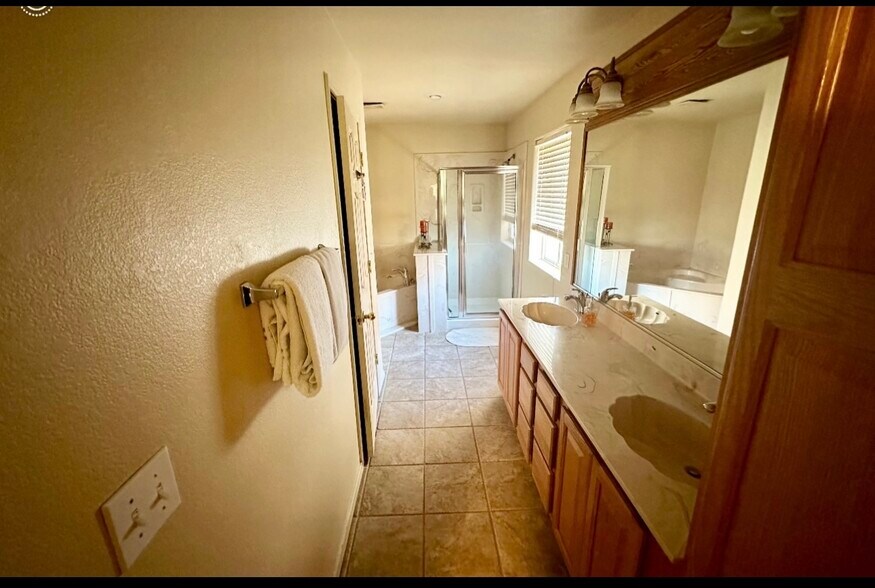 Building Photo - 2968 La Paloma Dr