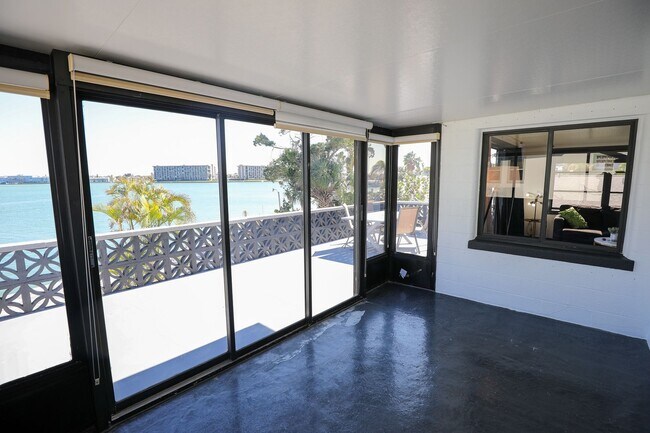 Building Photo - Fully Furnished Luxury Waterfront Unit w/in Walking Distance to the Shopping, Beach, Restaurants,...