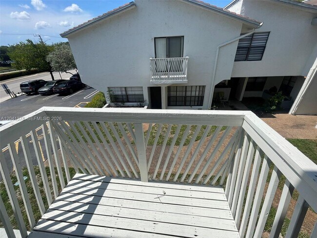 Building Photo - 2580 Coral Springs Dr