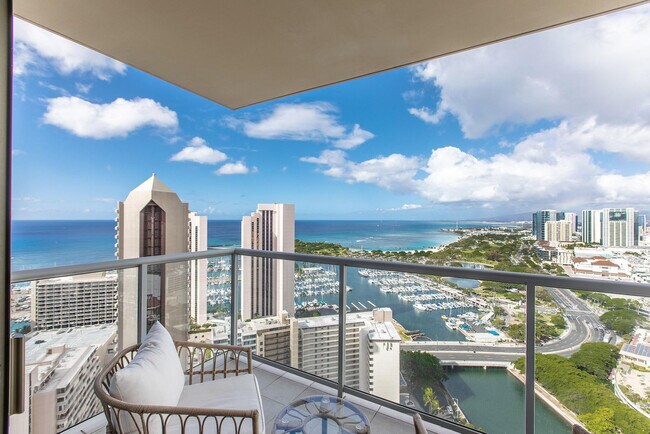 Building Photo - 1551 Ala Wai Blvd