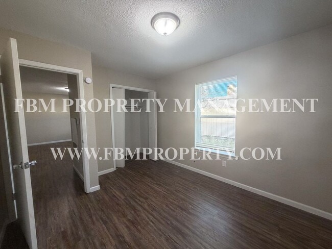 Building Photo - 3224 W 8th Ave