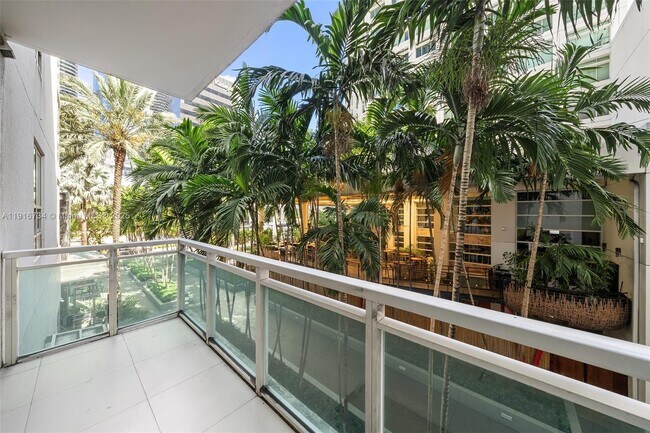 Building Photo - 950 Brickell Bay Dr