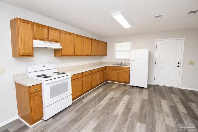 Building Photo - 5579 Okaloosa St