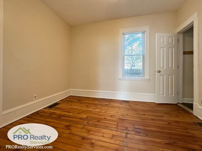 Building Photo - 3245 Cedar Ave S