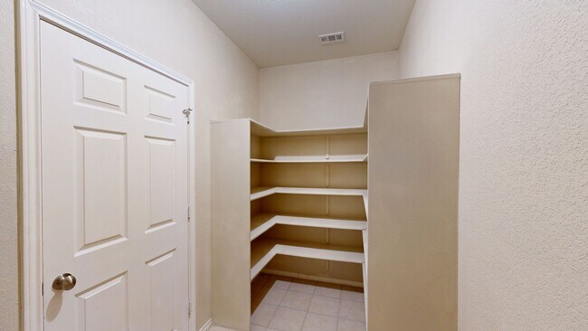 Building Photo - $2,095 FOR A GORGEOUS HOME BY FORT HOOD!