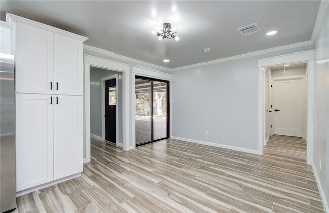 Building Photo - 1806 Cypress Dr