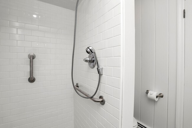 Building Photo - 148 Old Mill Rd