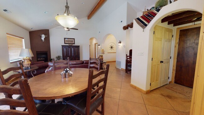 Building Photo - 3 Bedroom House by the Golf Course Fully Furnished