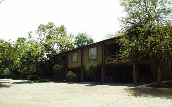 Building Photo - 3060 Panorama Rd