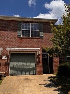 Building Photo - 1460 W Jct St