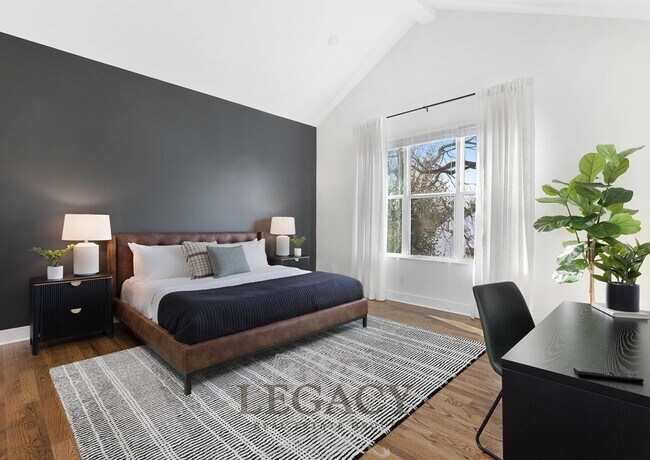 Building Photo - 2027 Rosemary Ln